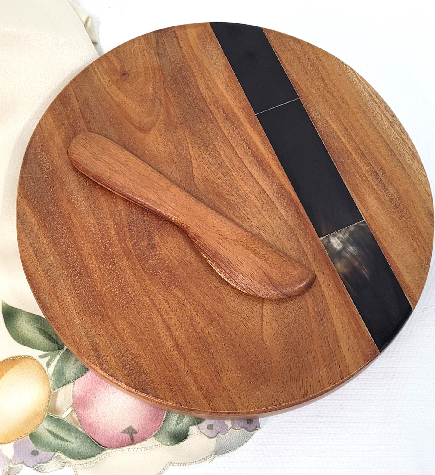 Round Wood & Horn Cheese Board w/ Spreader