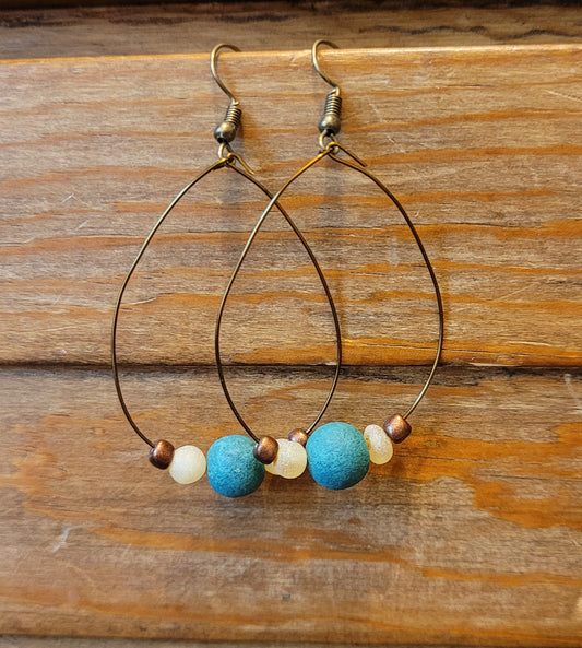 Wire teardrop earring